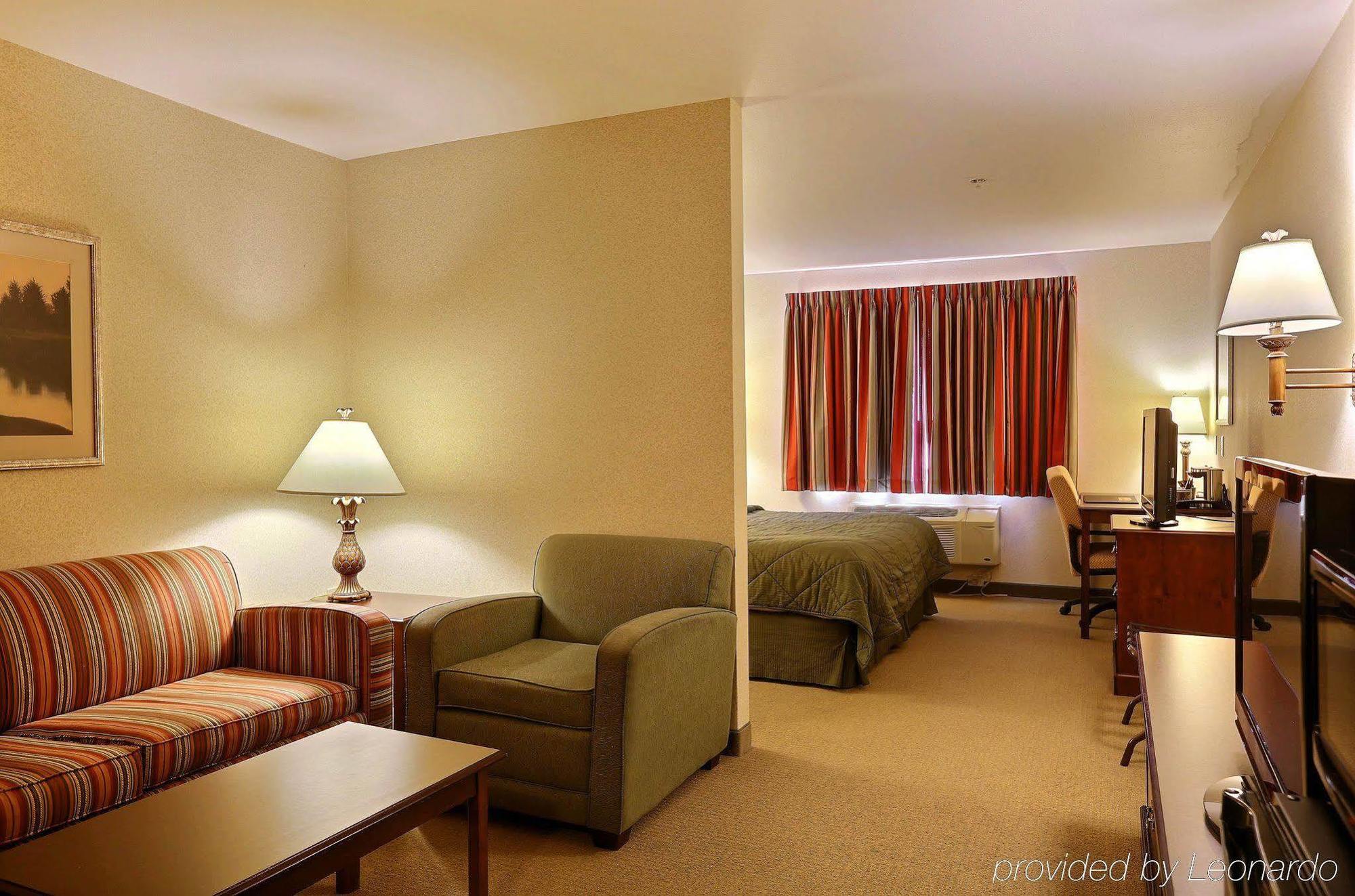 Boarders Inn & Suites By Cobblestone Hotels - Shawano Экстерьер фото