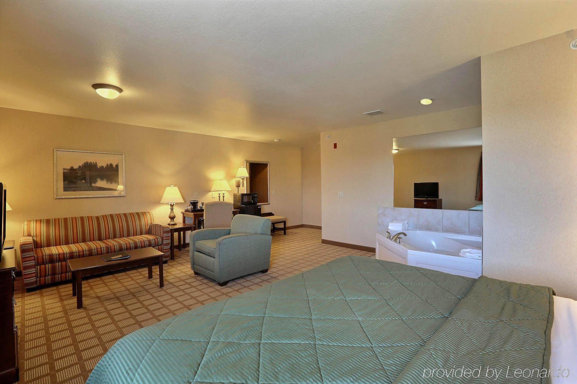 Boarders Inn & Suites By Cobblestone Hotels - Shawano Экстерьер фото