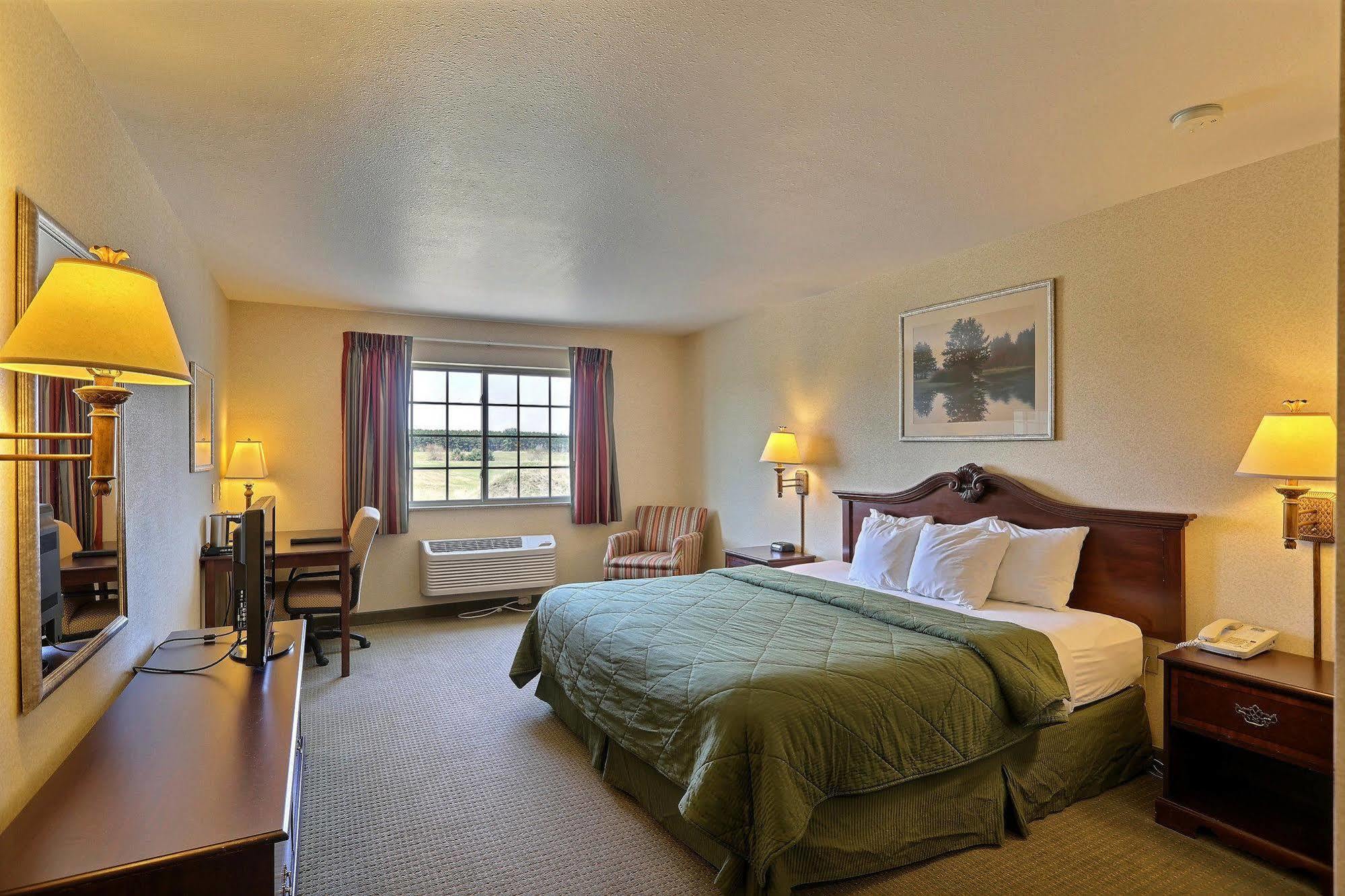 Boarders Inn & Suites By Cobblestone Hotels - Shawano Экстерьер фото