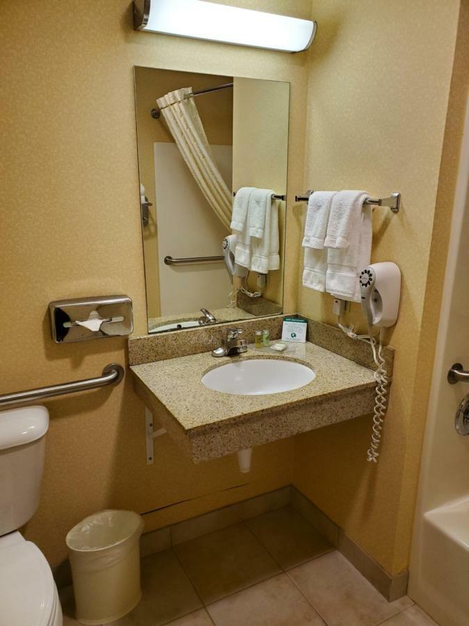 Boarders Inn & Suites By Cobblestone Hotels - Shawano Экстерьер фото